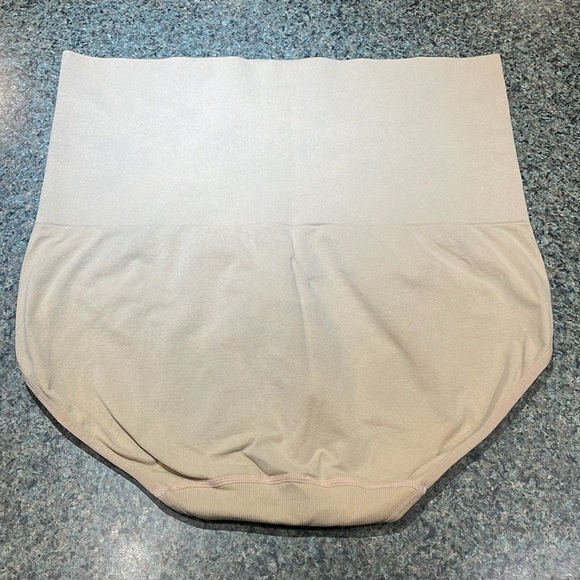 Secret Solutions high waisted plus size shapewear size 28/30 Nude colored - Picture 5 of 7